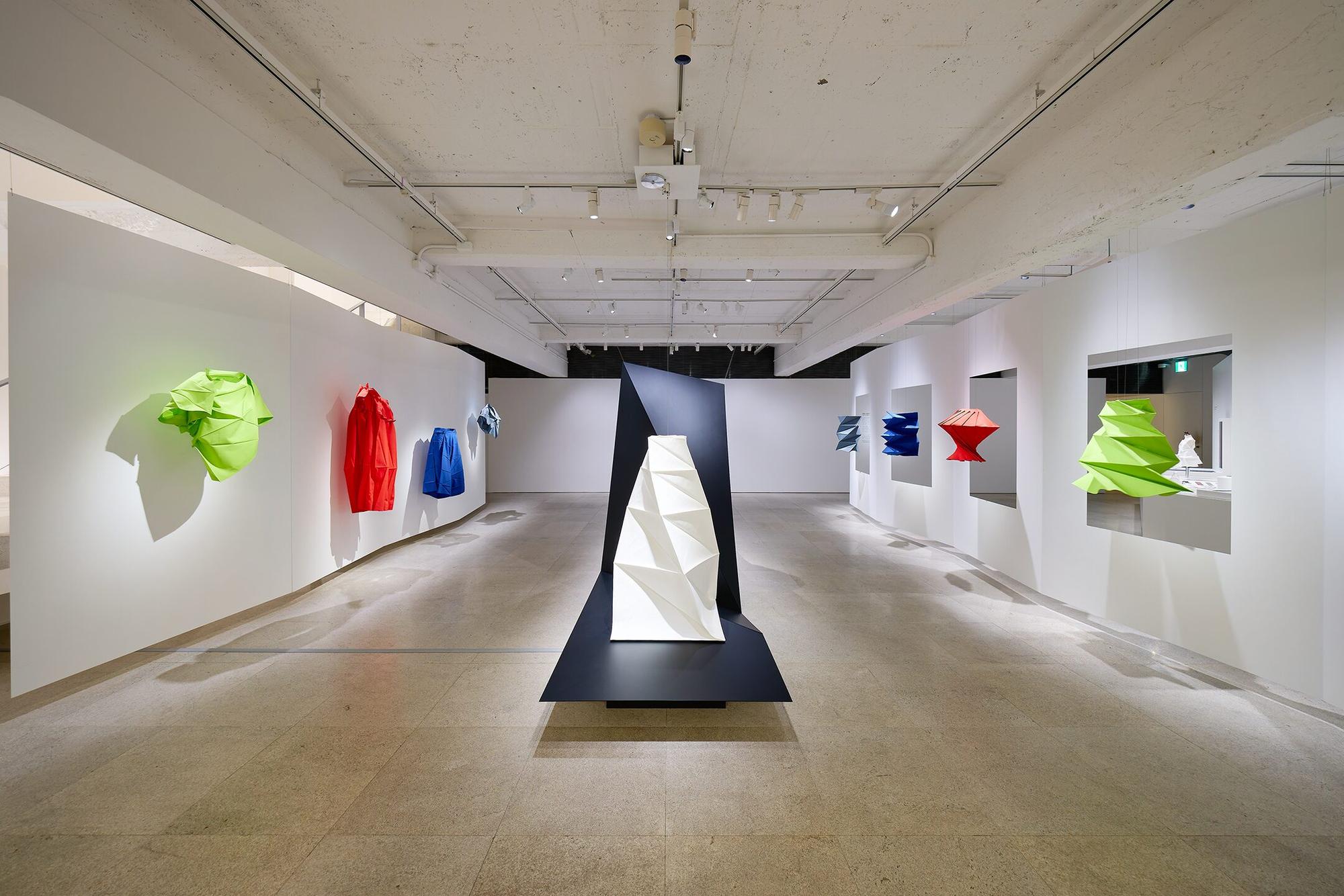 132 5. ISSEY MIYAKE「折りから生まれる かたちと思考」